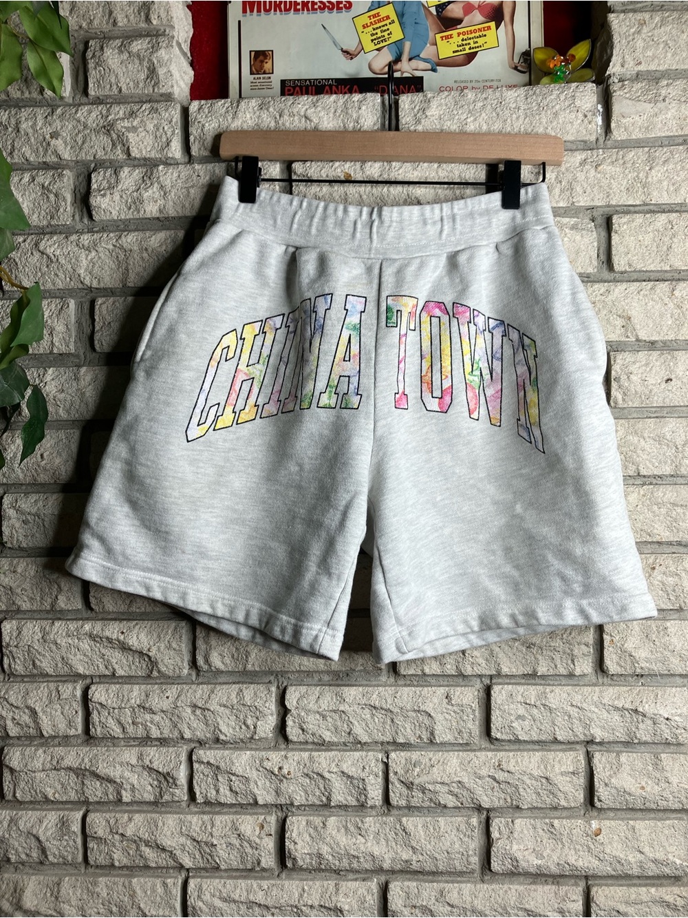 CHINATOWN MARKET
CHINATOWN WATERCOLOR ARC SWEATSHORTS - ASH GRAY